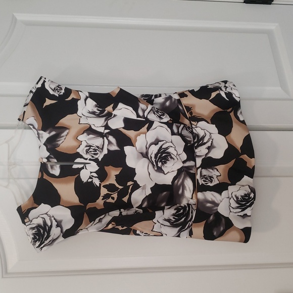 EUC White House Black Market Size 10 Floral Sleeveless Peplum top - Picture 4 of 4
